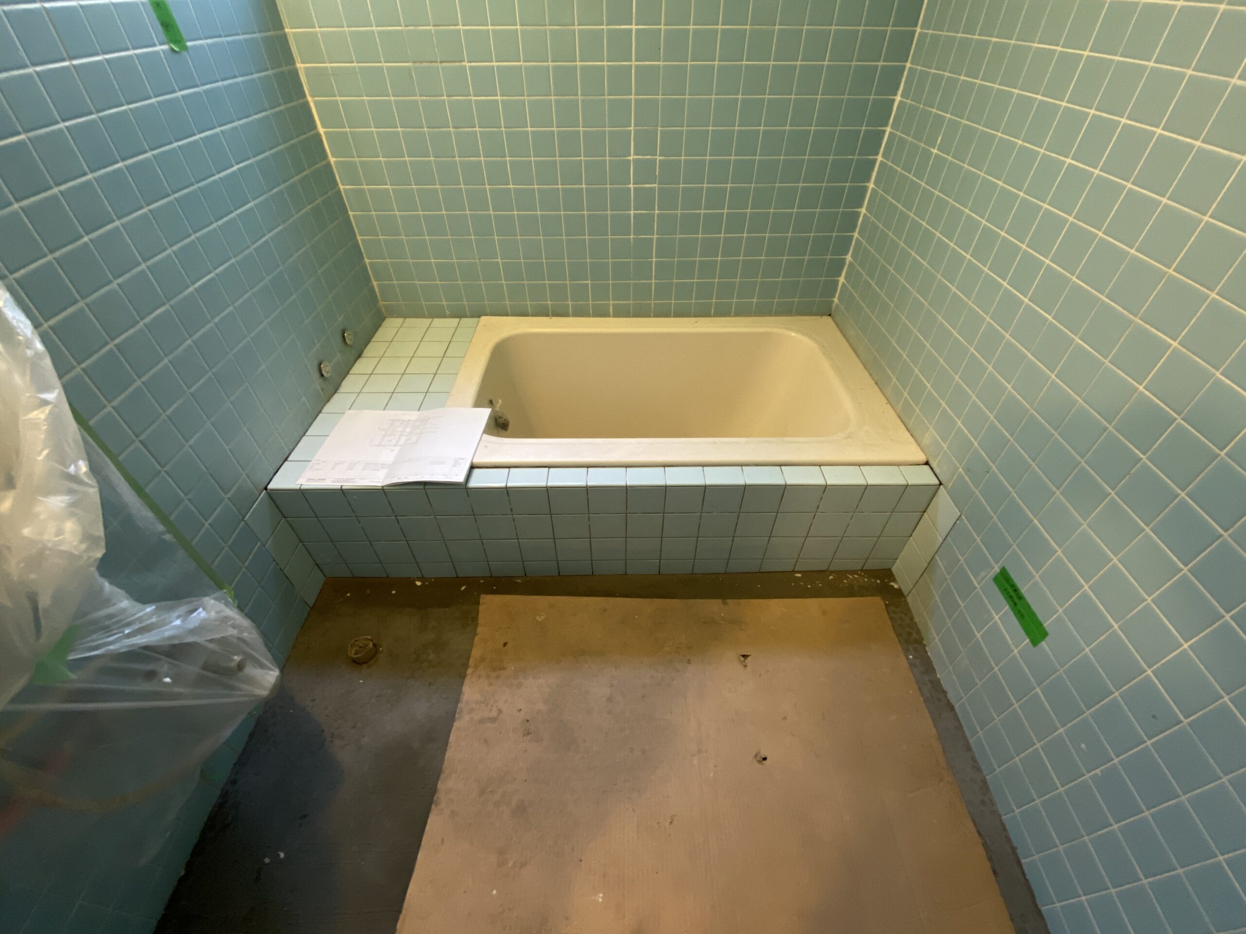 タイル調浴室の浴槽交換