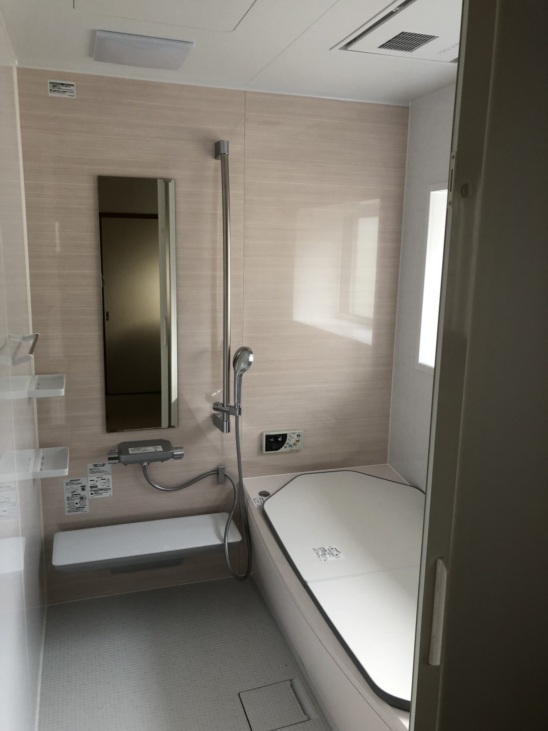 浴室、脱衣室改修及び給湯器交換工事　N様邸